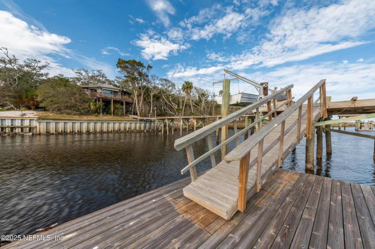 11255 Fort George Road - Photo 3 of 38