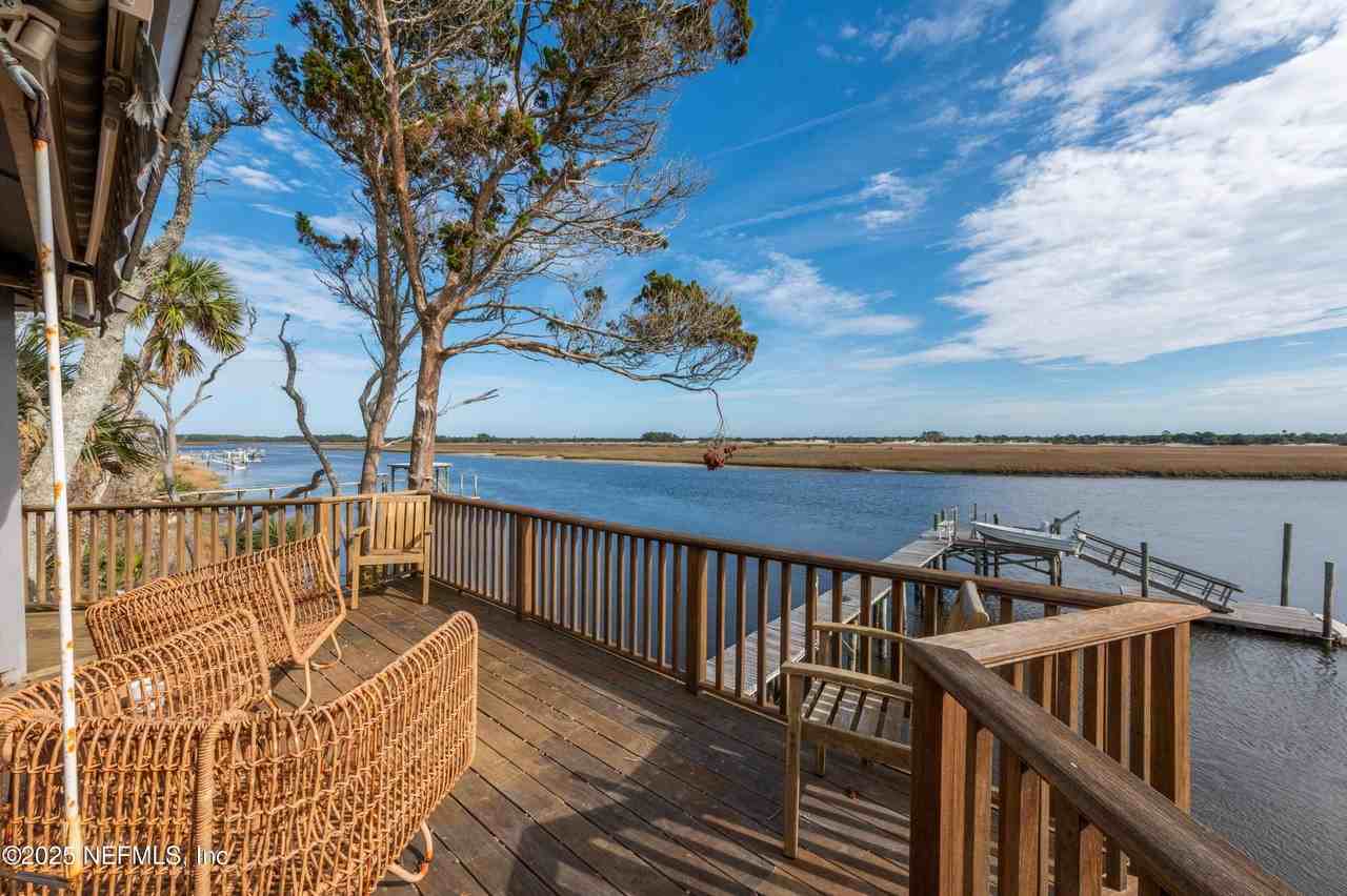 11255 Fort George Road - Photo 5 of 38