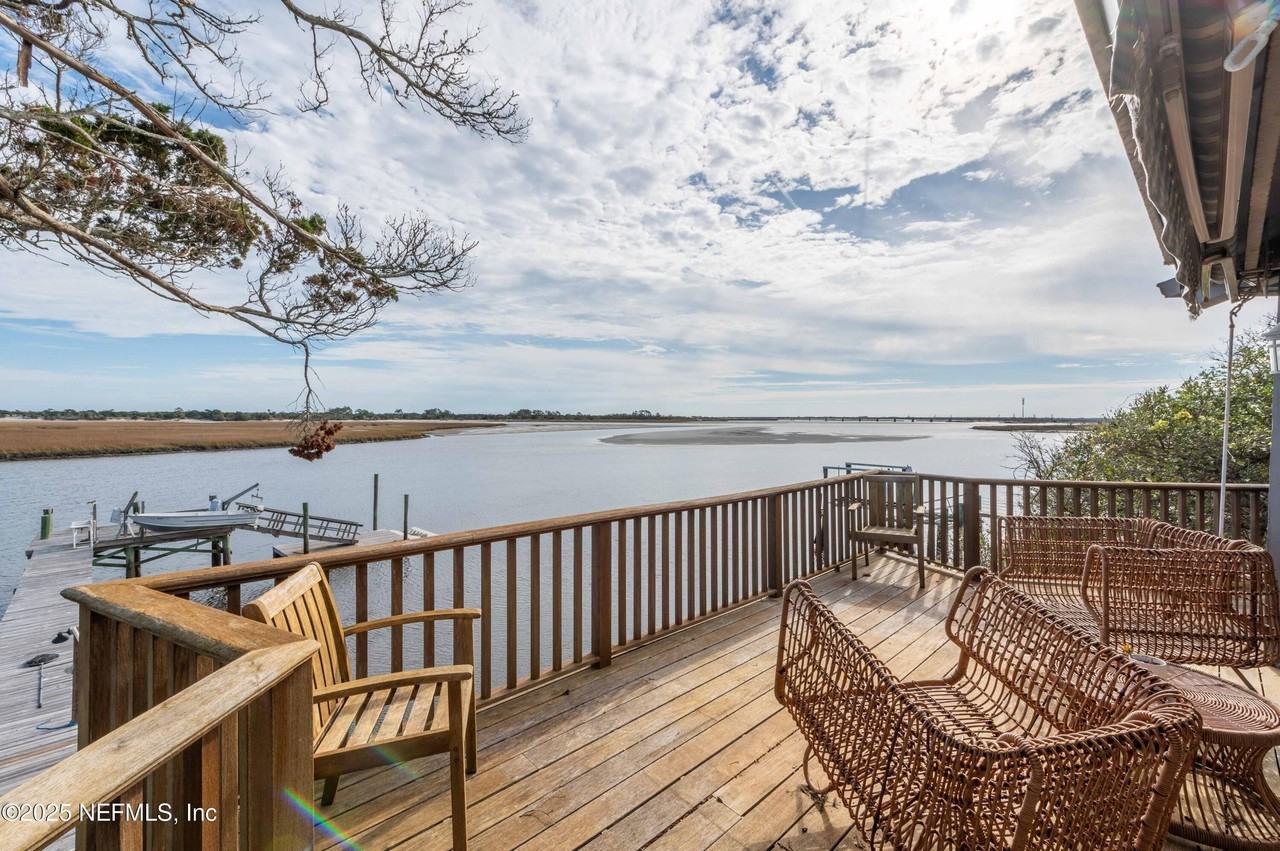 11255 Fort George Road - Photo 4 of 38