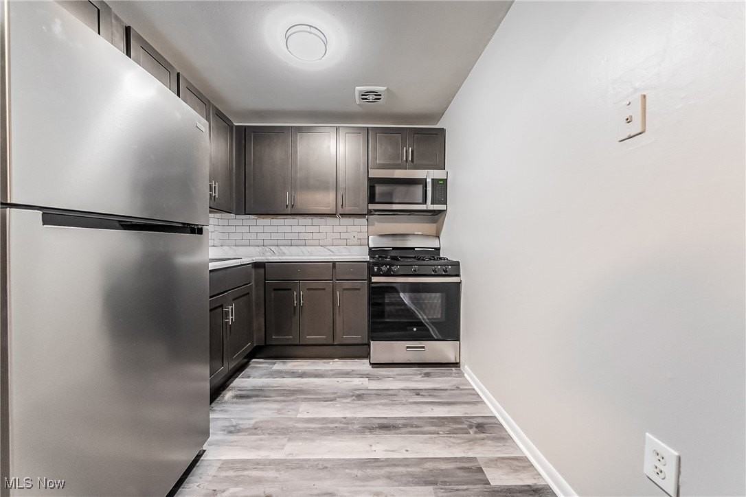 30050 Euclid Ave Apt A2 #A2 - Photo 5 of 21