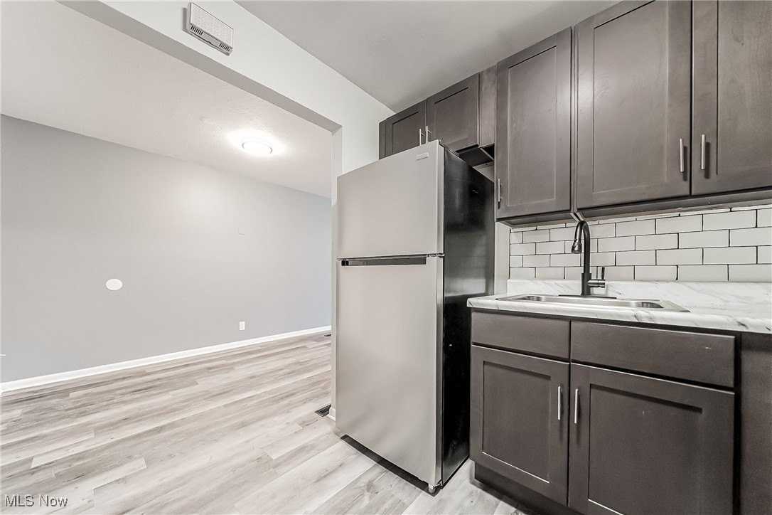 30050 Euclid Ave Apt A2 #A2 - Photo 6 of 21