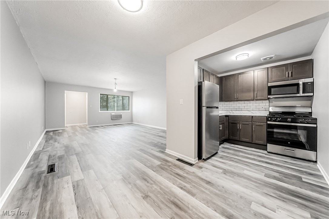 30050 Euclid Ave Apt A2 #A2 - Photo 7 of 21