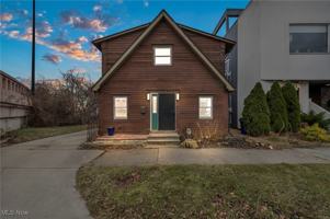 featured image of 2013 W 19th St