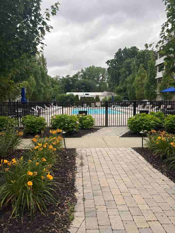 1000 Hudson Sq - Photo 5 of 7