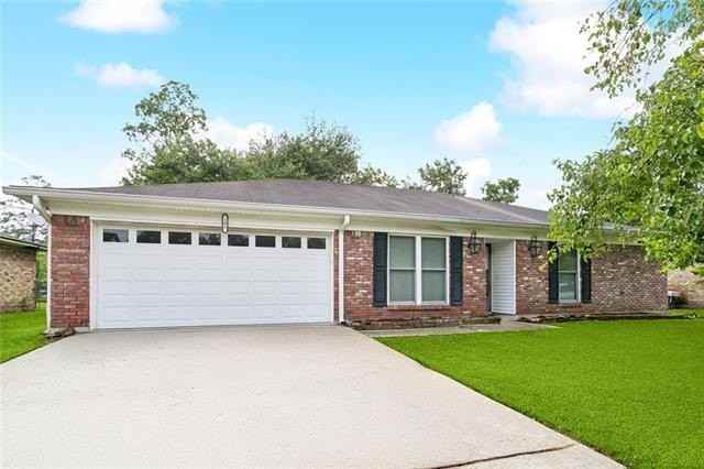 106 Matthews Dr - Photo 2 of 17