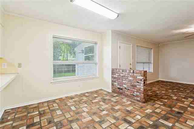 106 Matthews Dr - Photo 4 of 17