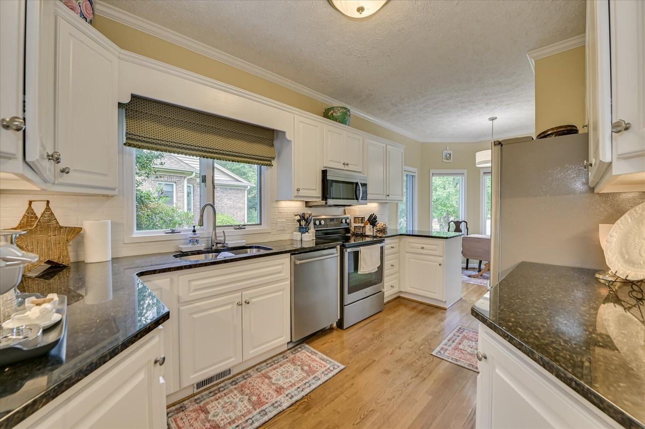 108 White Willow Pl - Photo 3 of 32