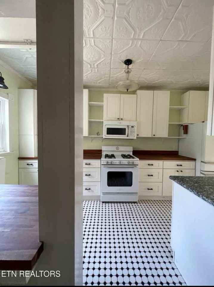 425 Cumberland St - Photo 3 of 4