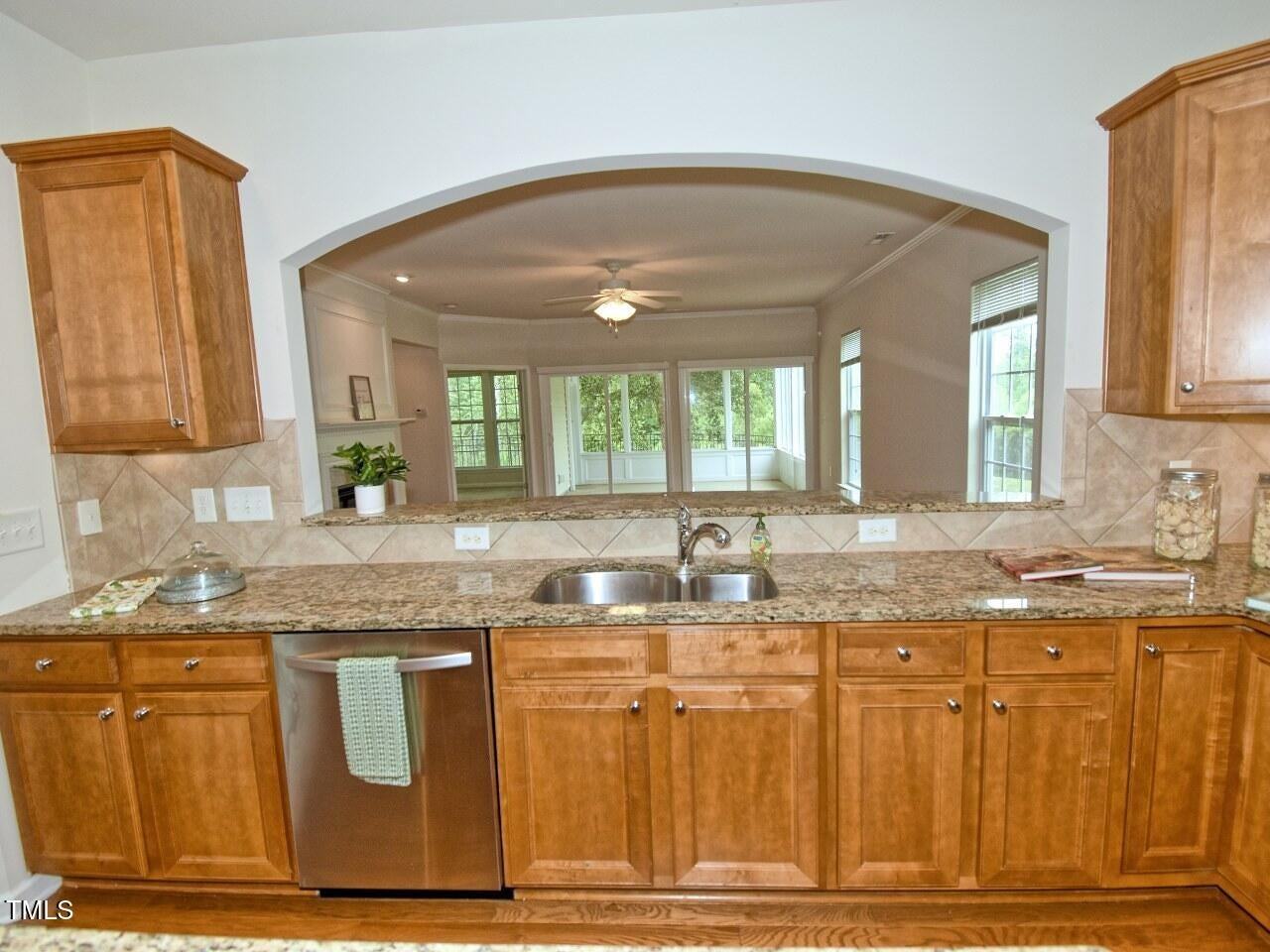 913 Gillinder Place - Photo 4 of 28