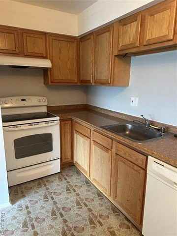 25300 Shiawassee Cir #202 - Photo 4 of 8