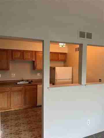 25300 Shiawassee Cir #202 - Photo 5 of 8