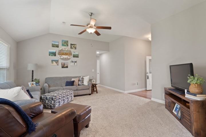 5817 Geyser Boulevard - Photo 2 of 21