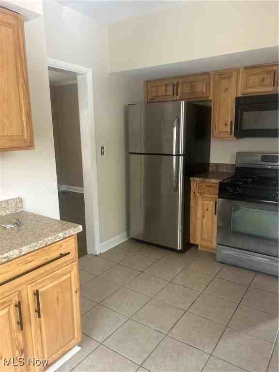 48 Fairlawn Ave - Photo 3 of 12