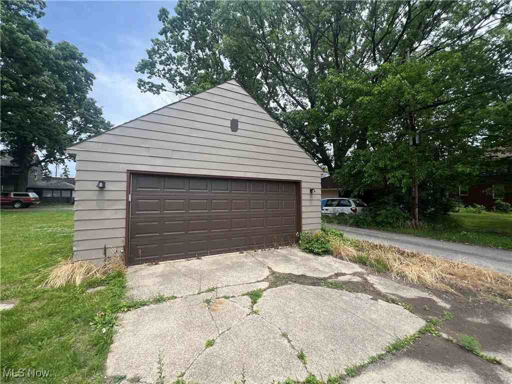 214 Front St - Photo 3 of 20