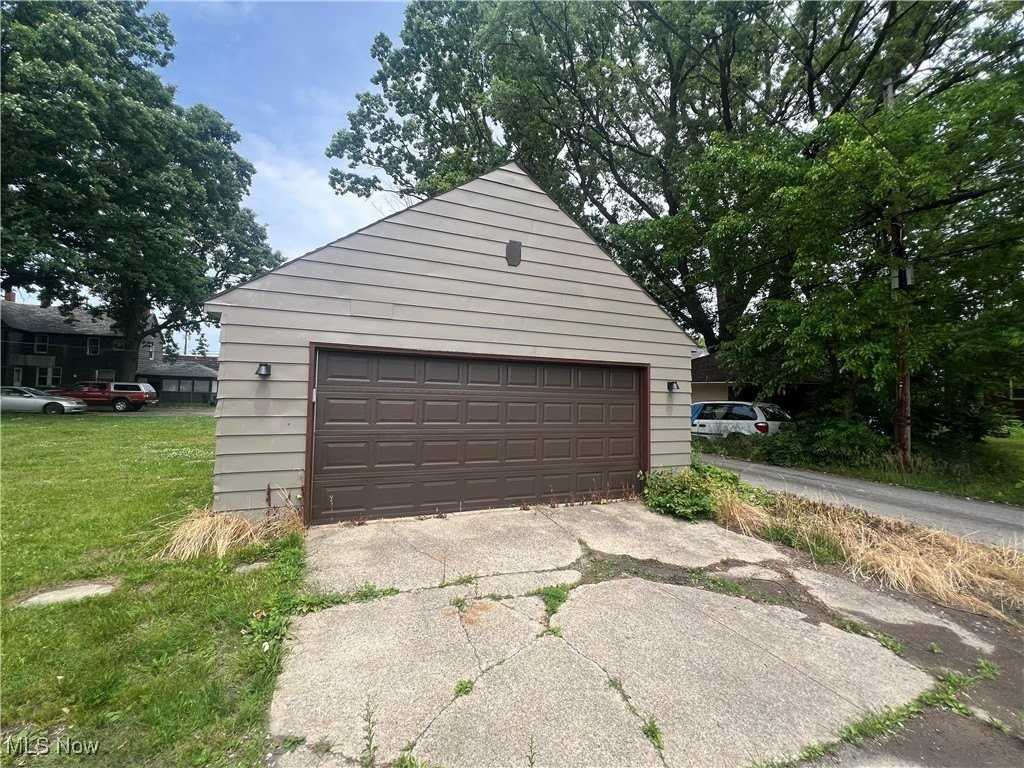 214 Front St - Photo 5 of 20