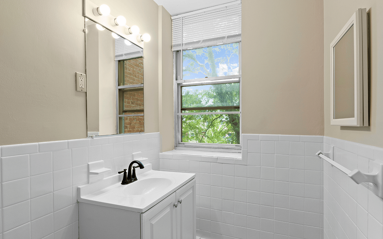 St. James of Eden Park - Photo 6 of 50