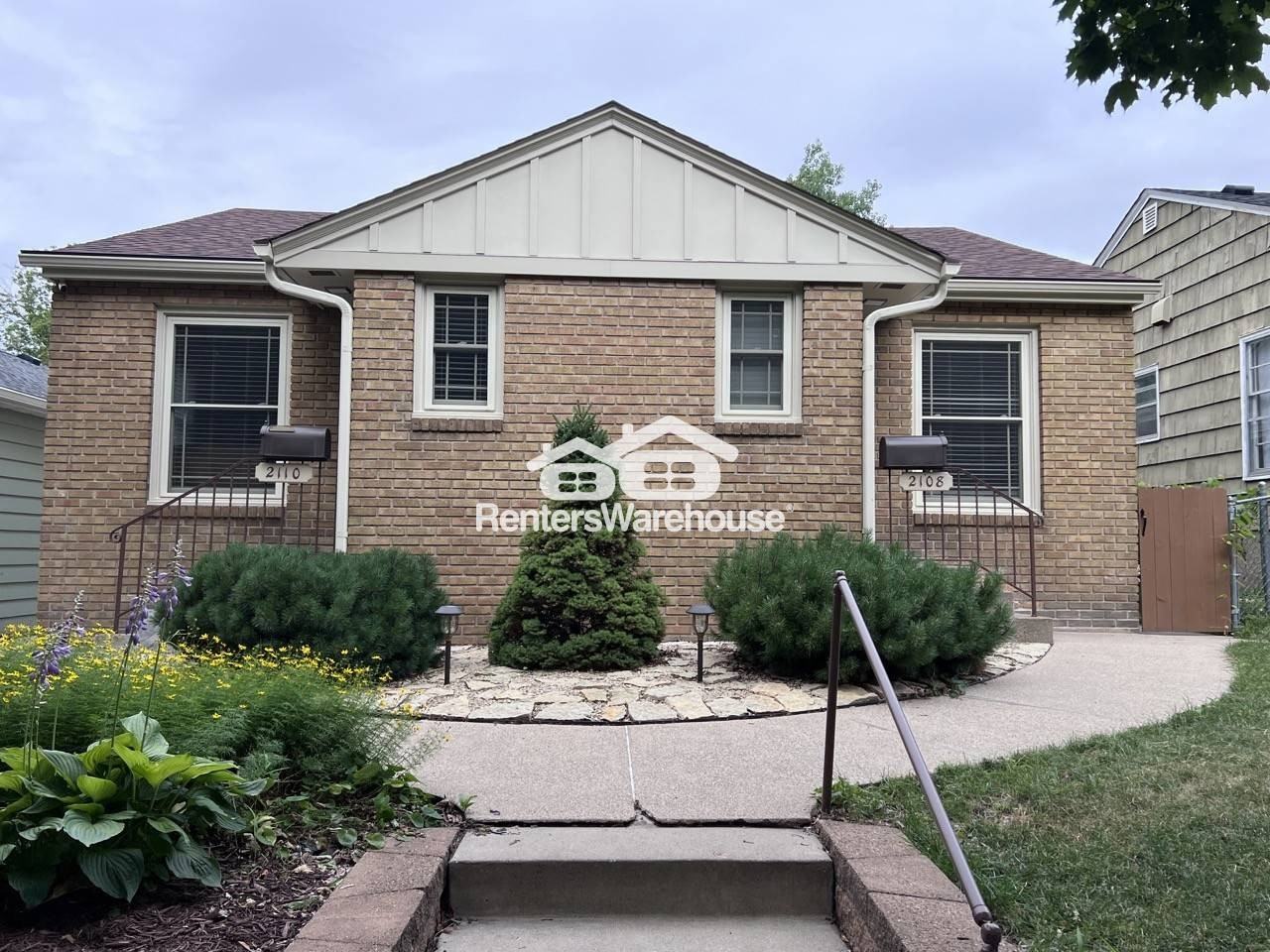 2110 Grand Ave S - Photo 2 of 31