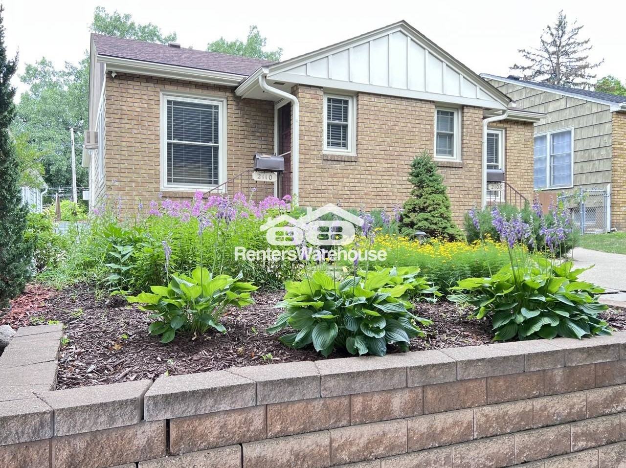 2110 Grand Ave S - Photo 3 of 31