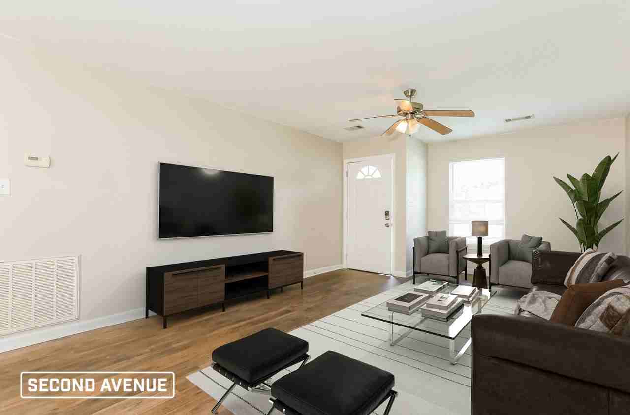209 Glen Oaks Dr - Photo 2 of 26