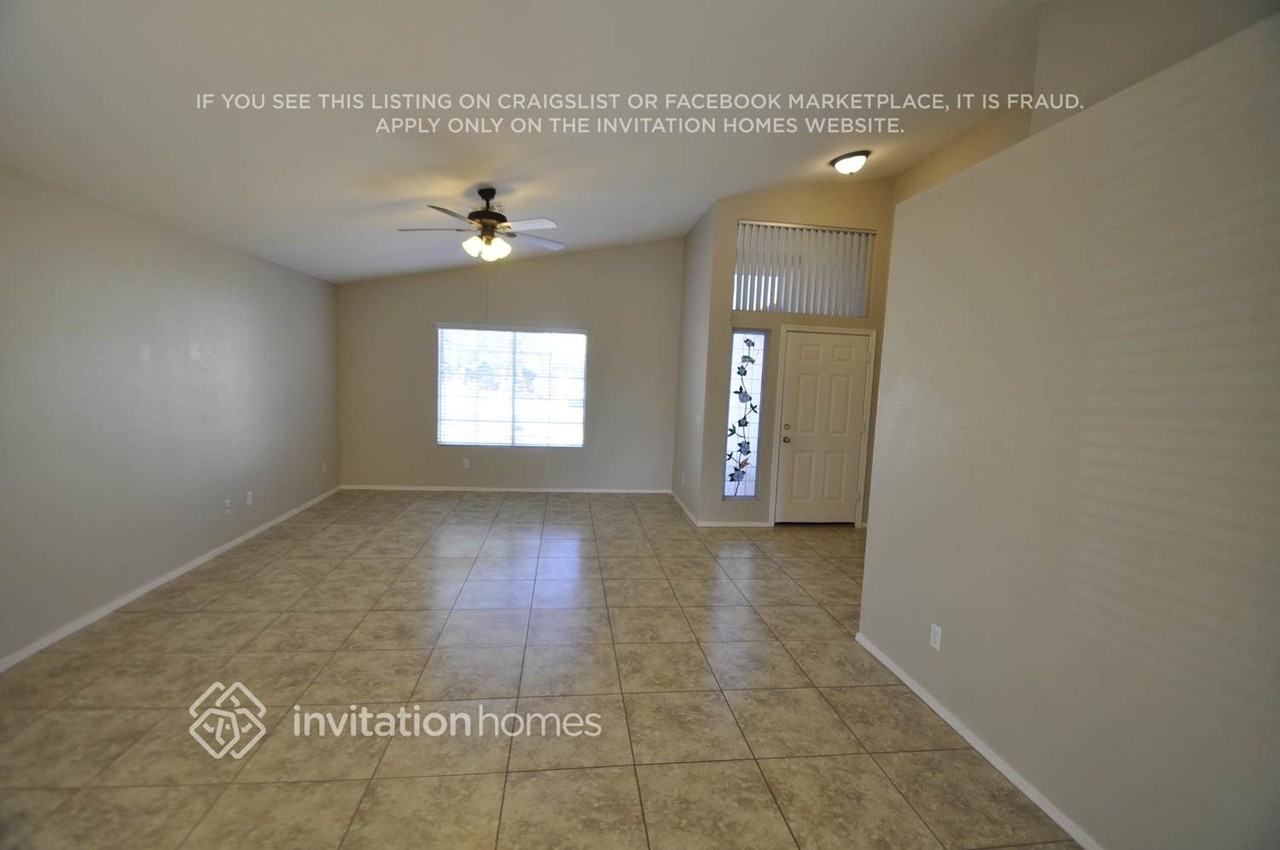 8842 N 112th Ave - Photo 2 of 7