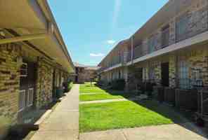 featured image of 2625 E Illinois Ave