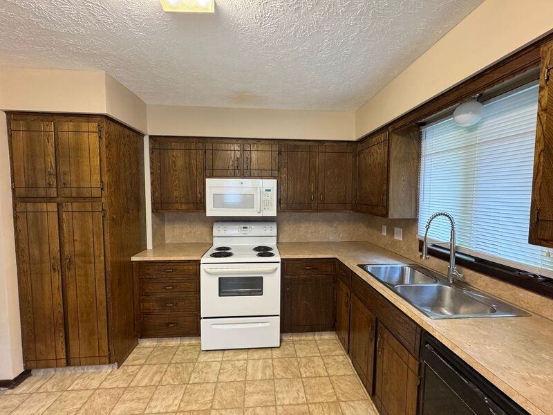 5134 Poppleton Ave - Photo 3 of 14