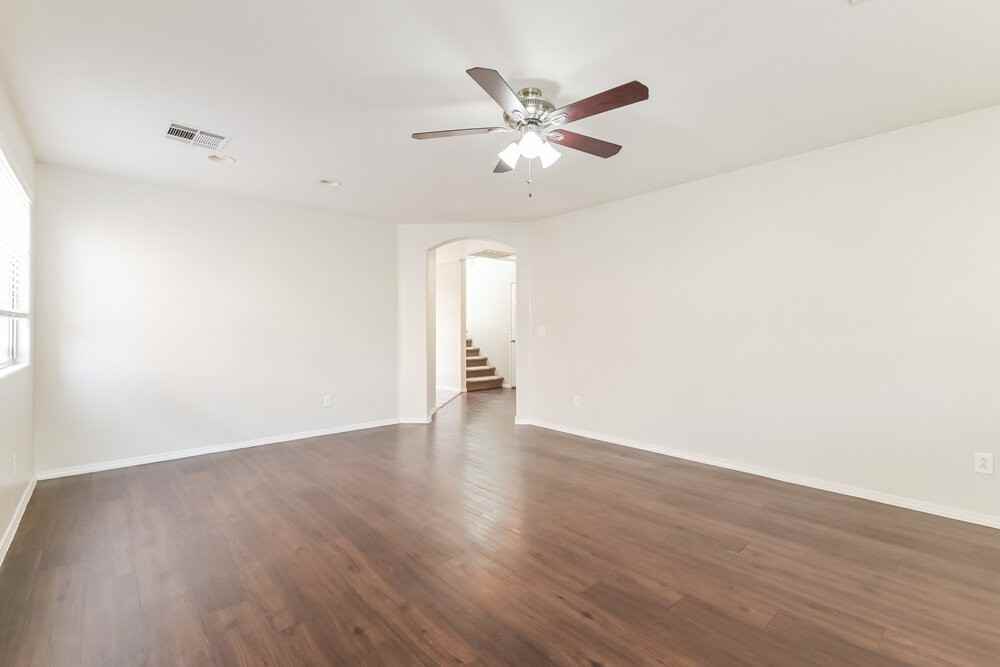 6015 Ambleshire Ave - Photo 6 of 17