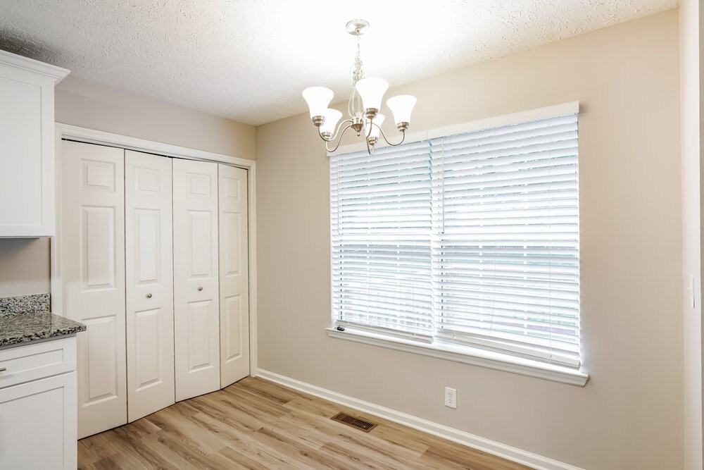 1046 Cedar Creek Village Rd - Photo 5 of 16