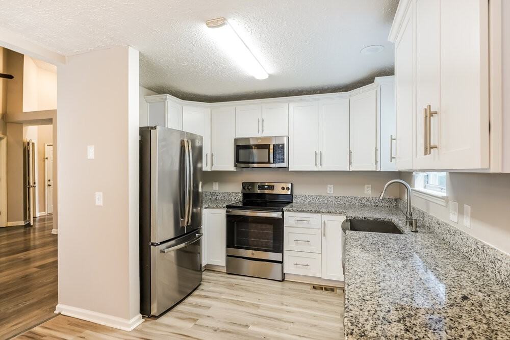 1046 Cedar Creek Village Rd - Photo 6 of 16
