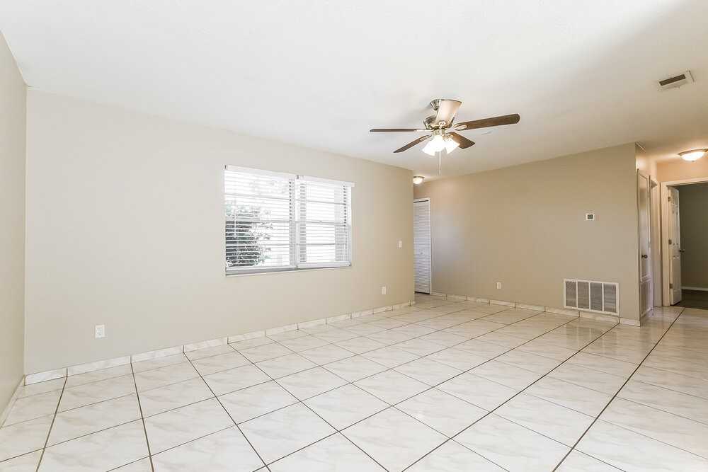 1410 Orchid Ln - Photo 5 of 16