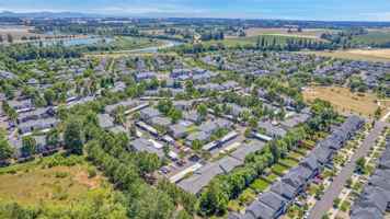 featured image of 900 Se Centerpointe Dr