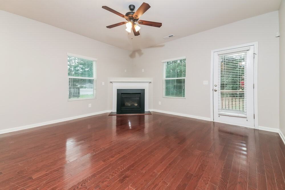 110 Cinder St - Photo 4 of 17