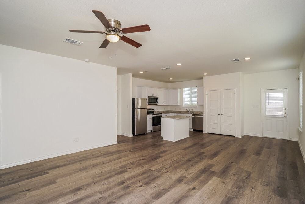 1637 Viola Ln - Photo 5 of 17