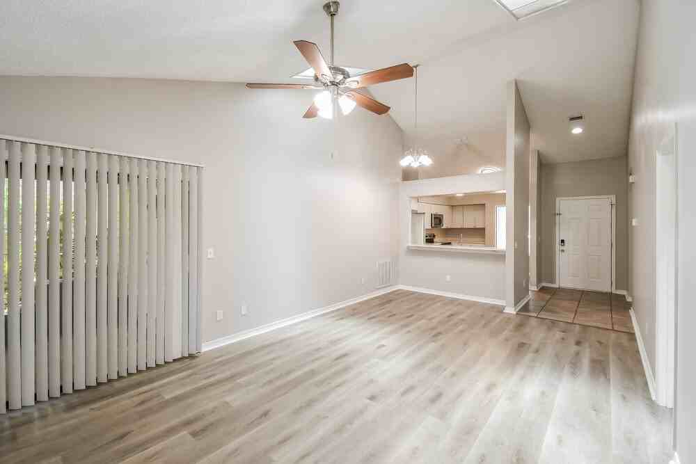4176 Rollingwood Ct - Photo 3 of 16