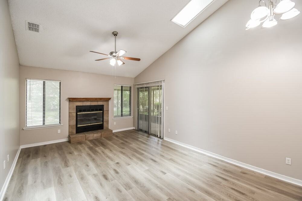4176 Rollingwood Ct - Photo 4 of 16