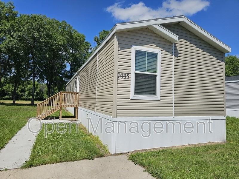 1035 Gibralter Avenue - Photo 3 of 13