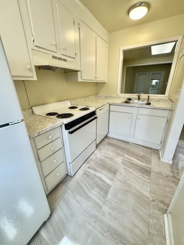 3925 Keswick Ct - Photo 3 of 9