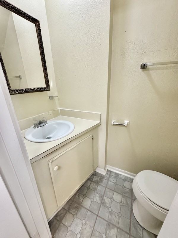 3925 Keswick Ct - Photo 6 of 9