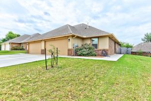 11206 Nw 114th St - Photo 1 of 1