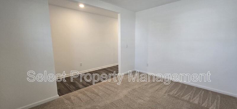 1396 Livingston Lakes Way - Photo 4 of 38