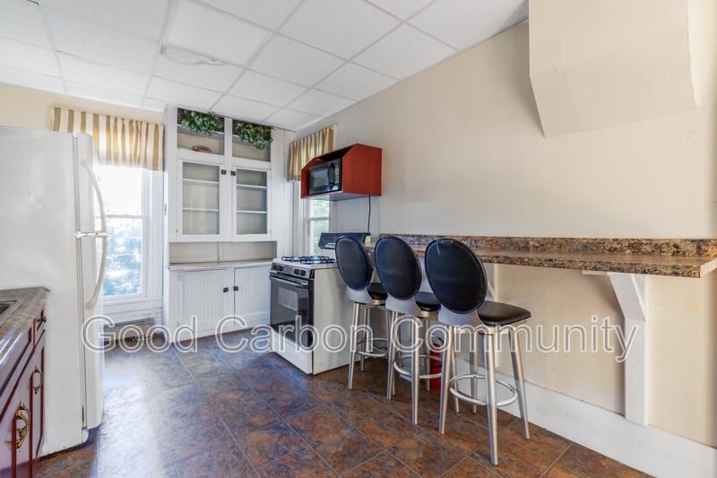 324 Temple St - Photo 2 of 20