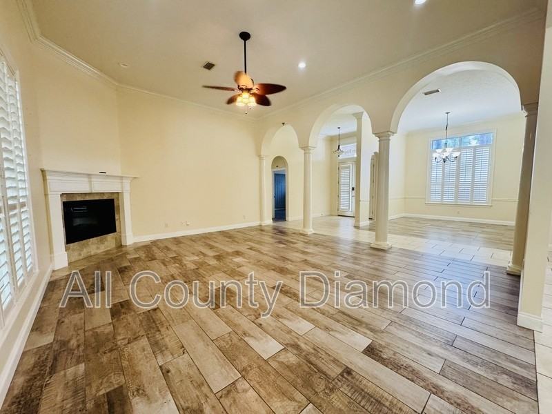 100 Palm Bay Blvd - Photo 3 of 33