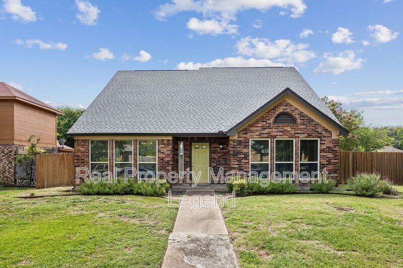 817 Sewell Dr - Photo 2 of 30