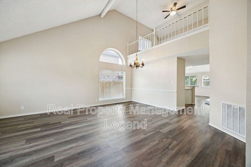 817 Sewell Dr - Photo 4 of 30