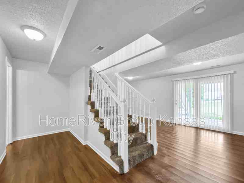 5021 Pebble Ave - Photo 3 of 24