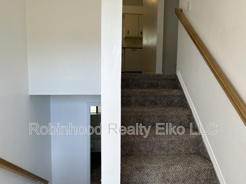 397 Parkchester Dr - Photo 5 of 24