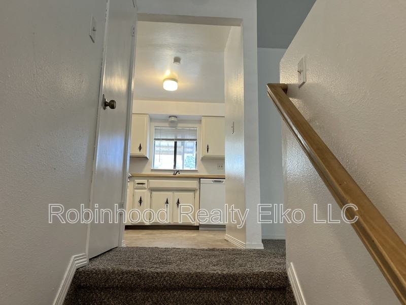397 Parkchester Dr - Photo 6 of 24