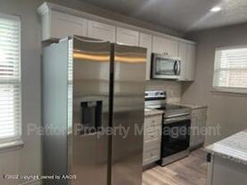 102 8th St #B - Photo 1 of 1