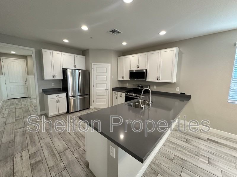 13180 W Cliffrose Rd - Photo 2 of 26