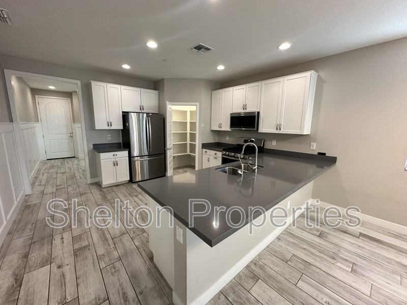 13180 W Cliffrose Rd - Photo 3 of 26